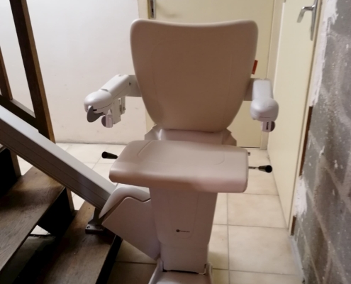 Monte escalier droit standard Handicare 1100 siège beige