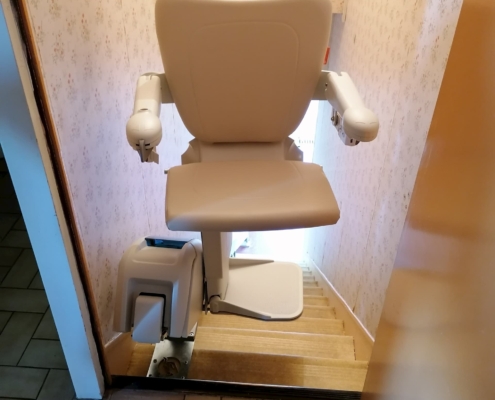 Monte-escalier droit beige à Chemillé