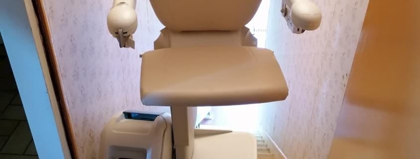 Monte-escalier droit beige à Chemillé