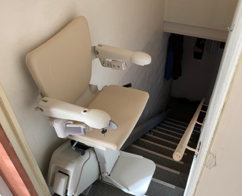 Monte-escalier droit Handicare 1100 à Aubigné Racand