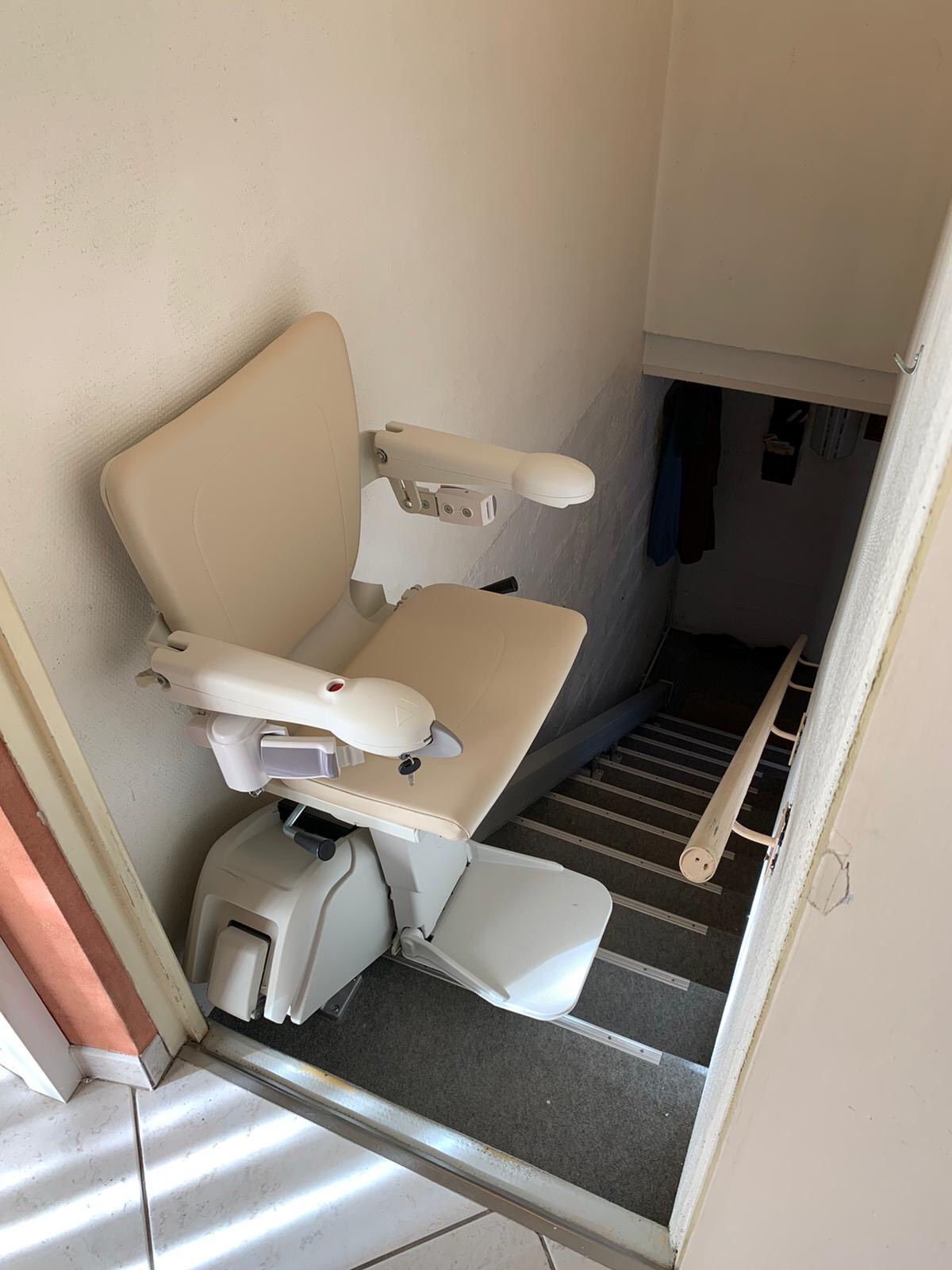 Monte-escalier droit Handicare 1100 à Aubigné Racand