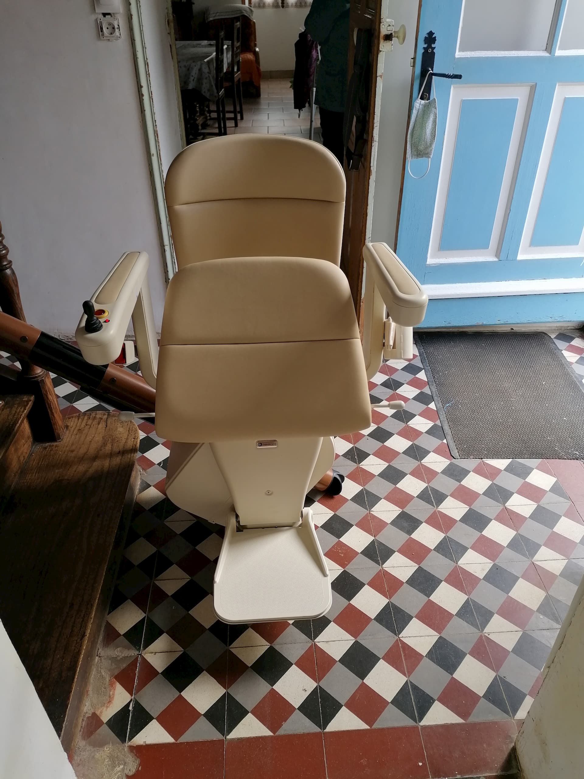 Monte-escalier courbe monorail handicare à Machelles