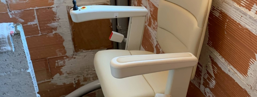 Monte-escalier courbe monorail à Avrillé