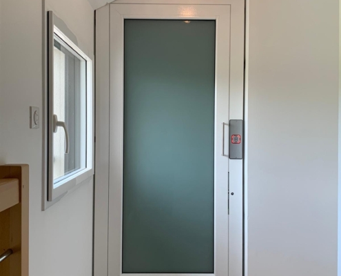 Pose d’un élévateur privatif 2 niveaux de marque Vimec