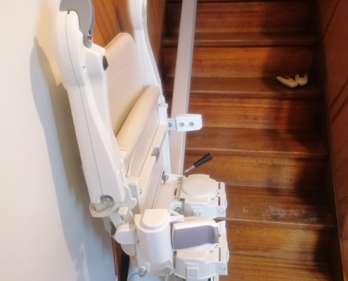 Fourniture et pose d’un monte escalier droit sur la commune Les Ponts-de-Cé