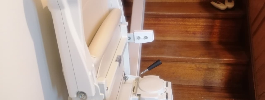 Fourniture et pose d’un monte escalier droit sur la commune Les Ponts-de-Cé