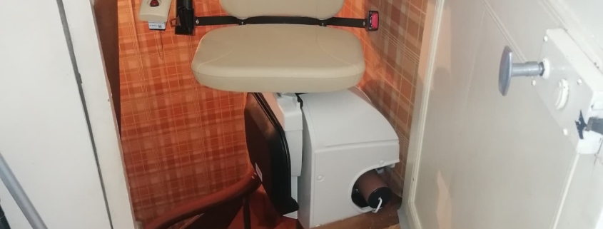 Fourniture et pose d’un monte escalier courbe monorail sur la commune de Noyant