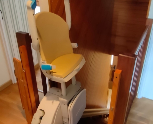 Fourniture et pose d’un monte escalier droit station debout sur la commune des Ponts de Cé