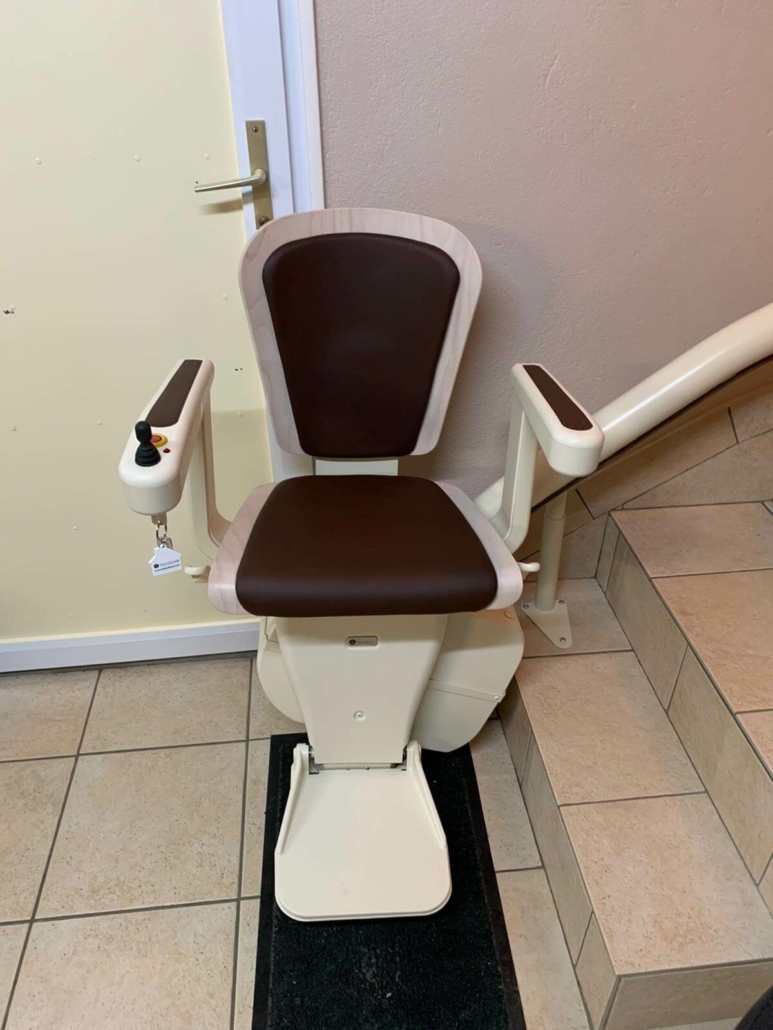 Monte-escalier courbe la commune de Cholet