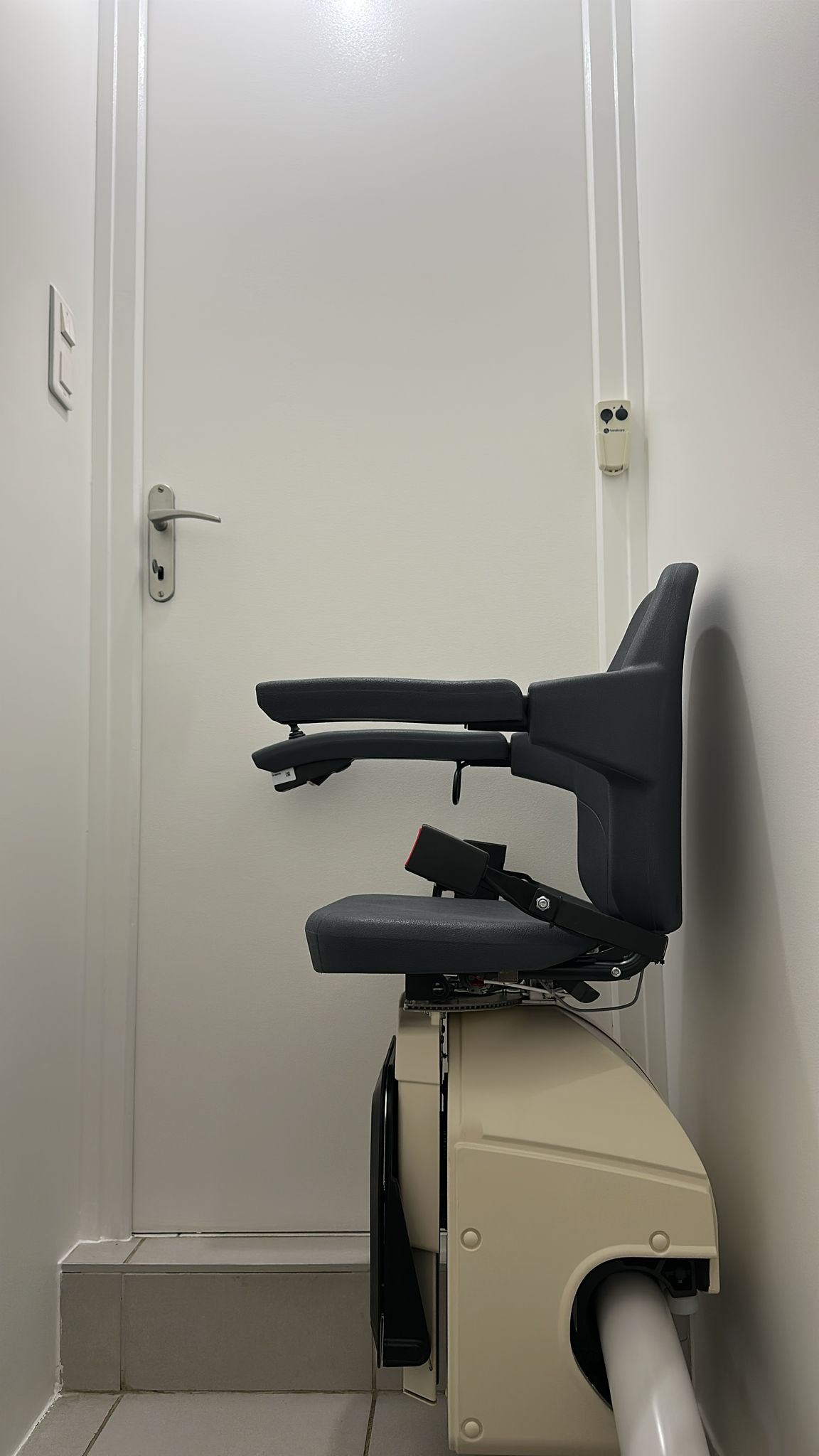 Fourniture et pose d’un monte escalier courbe monorail à Champtocé-sur-Loire (49)